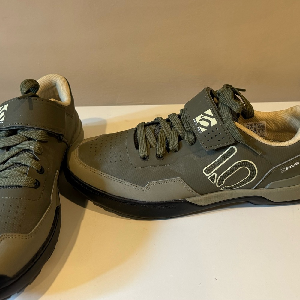 Adidas five ten Kestral MYB shoes.  Worn twice and didn’t like the clips.